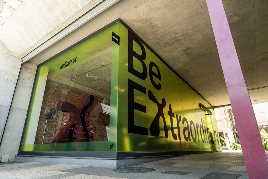 Melissa estreia ativação em parceria com o Projeto 2005