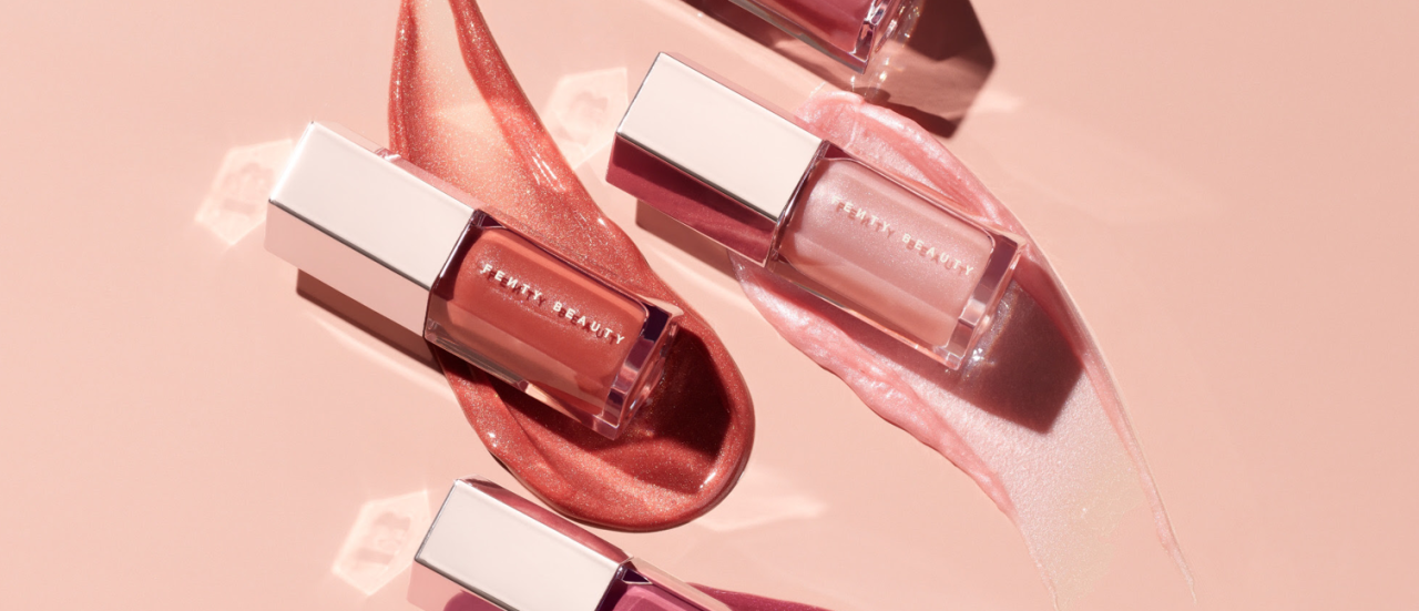 Fenty Beauty lança o icônico Gloss Bomb em versão mini